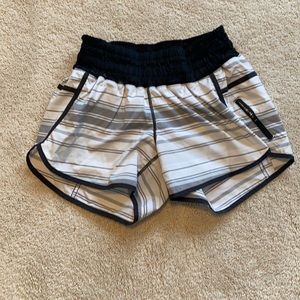 Lululemon black and white tracker short